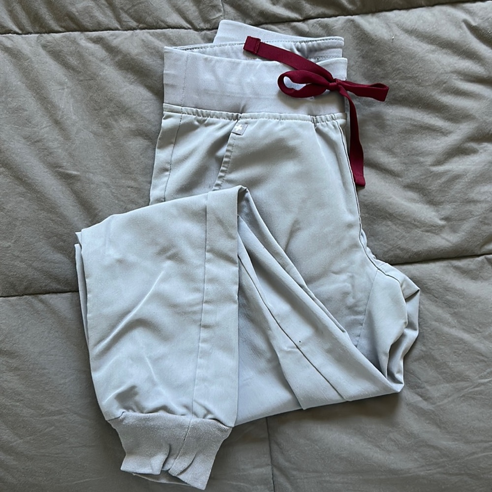 Figs Women's Zamora 2.0 -Petite Jogger Scrub Pants